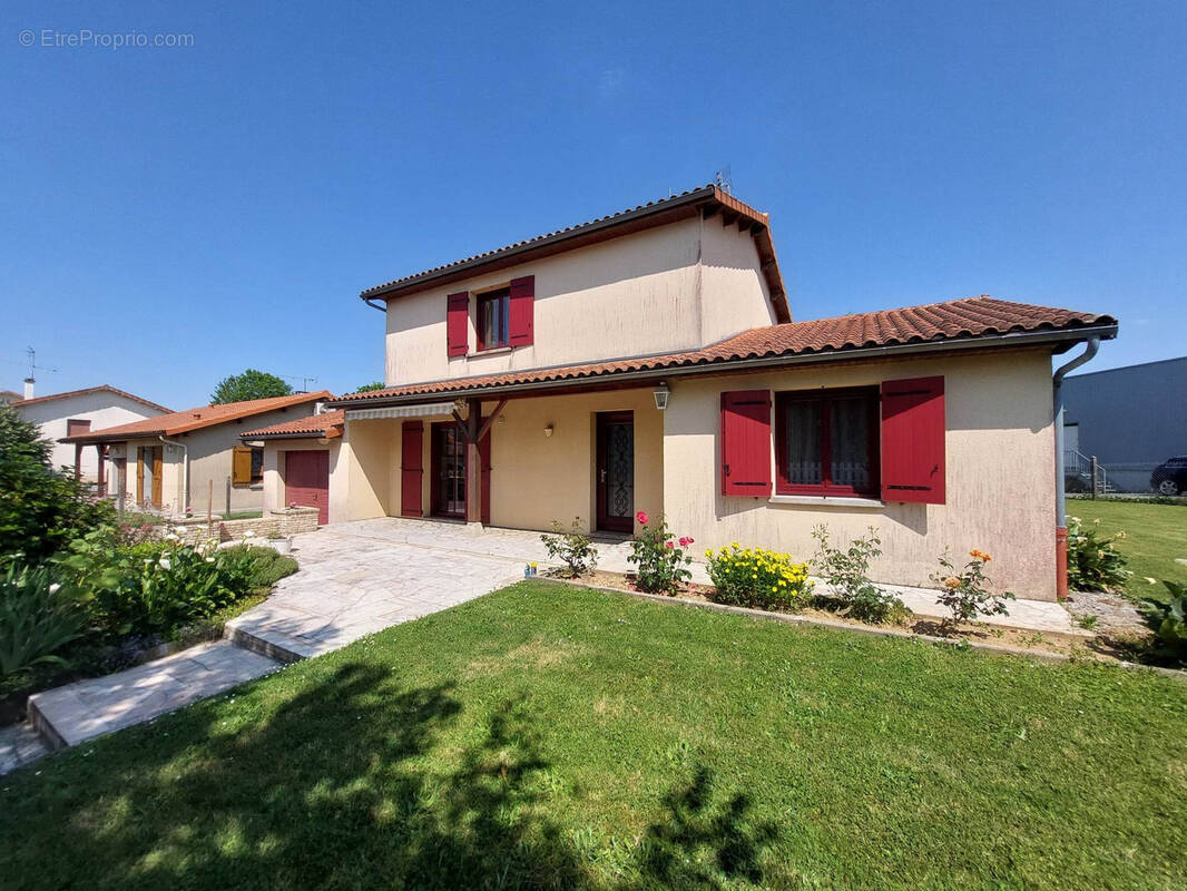 Maison à CONFOLENS