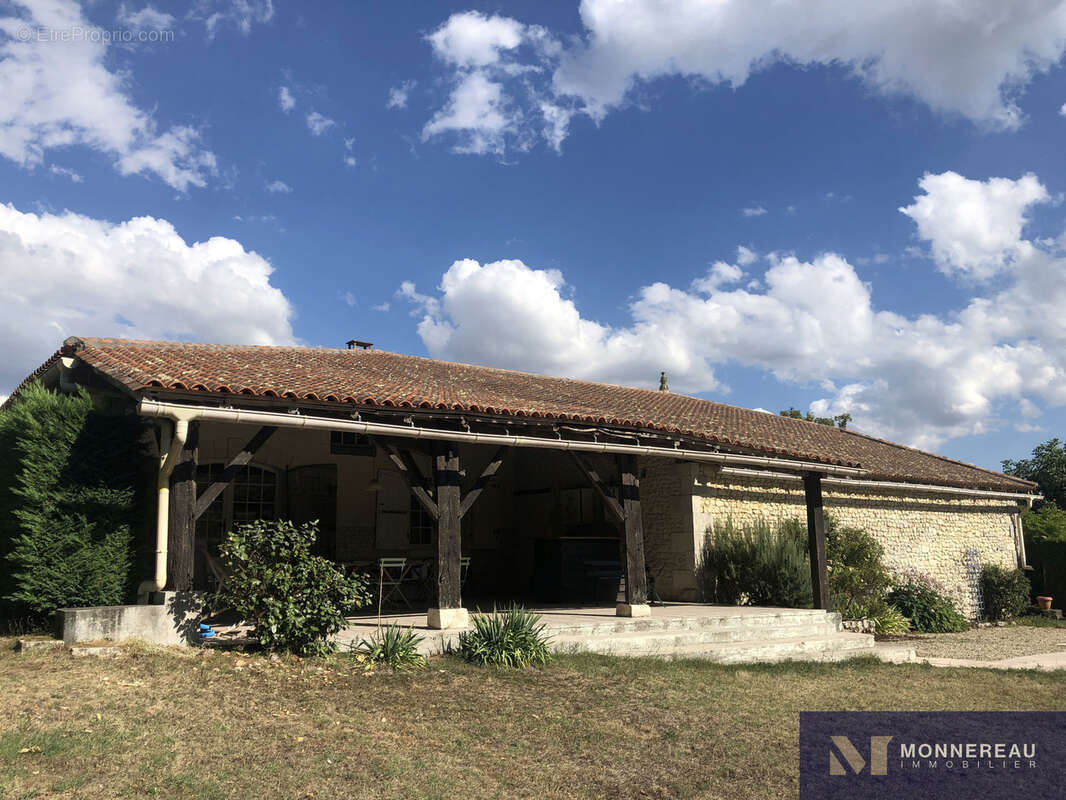 Maison à BARBEZIEUX-SAINT-HILAIRE