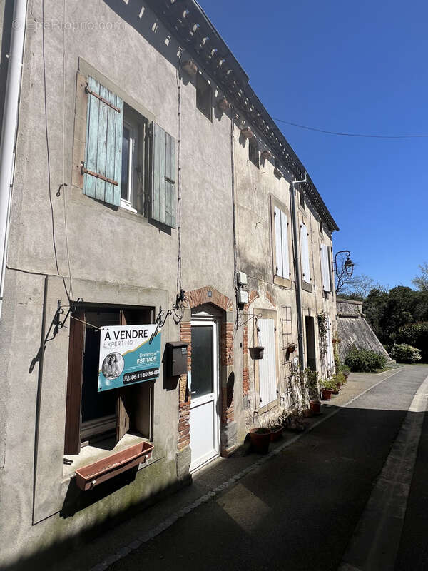 Maison à VILLESISCLE