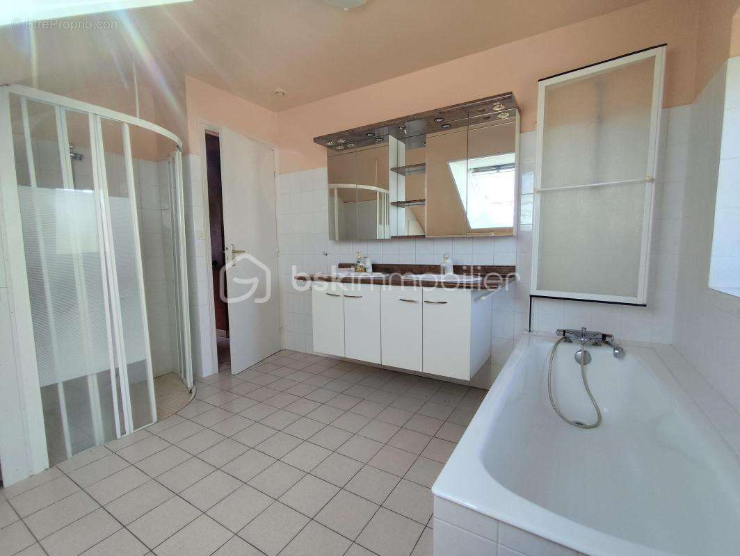 Maison en pierre de 138 m2 exposée plein Sud - photo 12