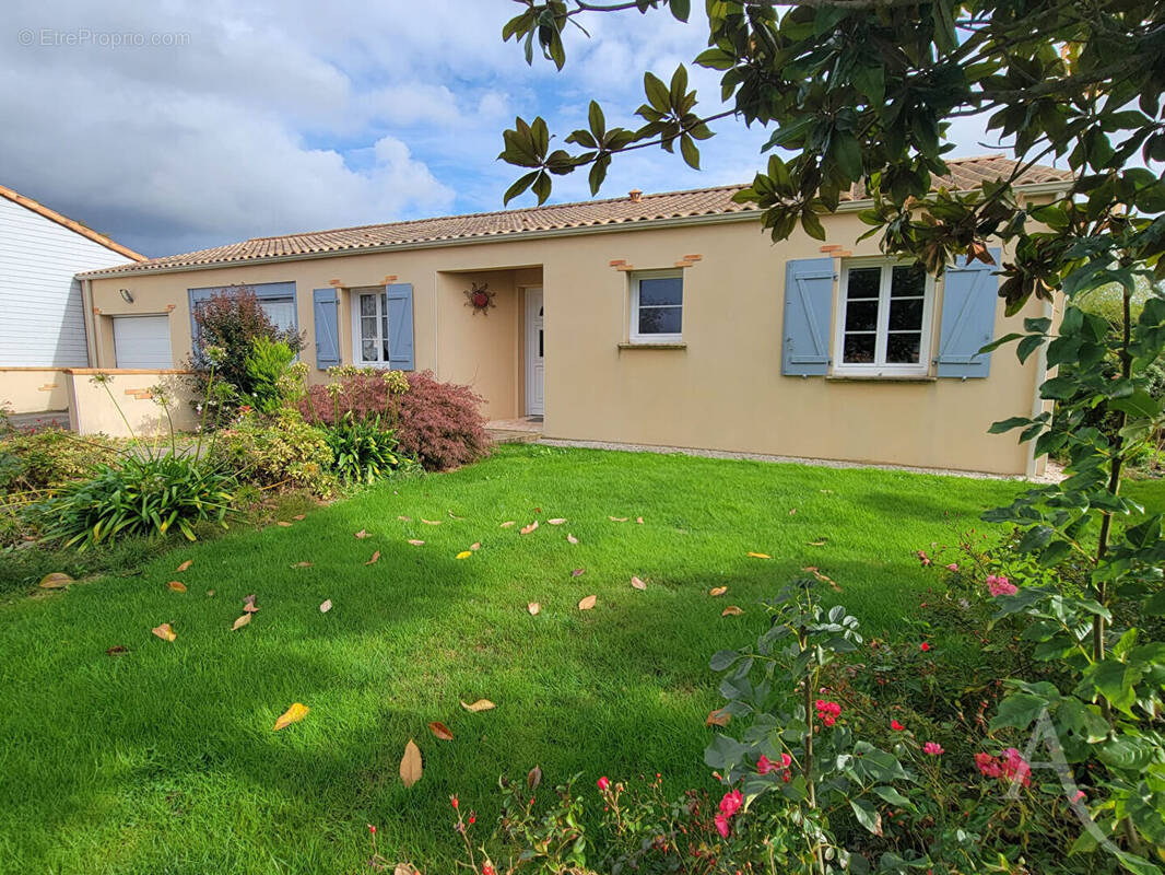 Maison à SAINT-ETIENNE-DU-BOIS