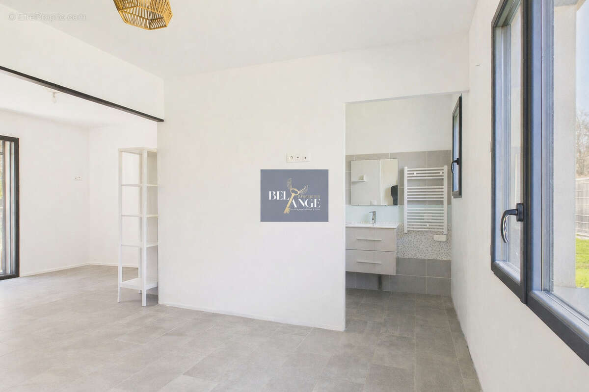 Maison à BERRIAS-ET-CASTELJAU