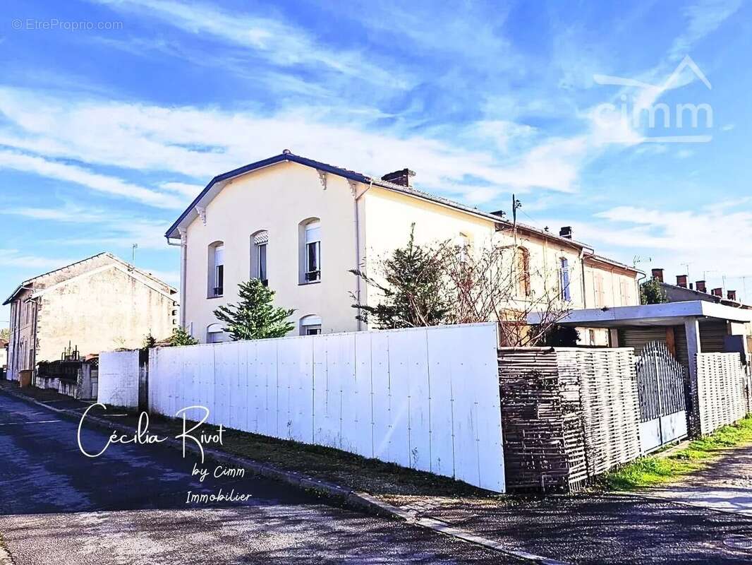 Appartement à SAINT-YZAN-DE-SOUDIAC