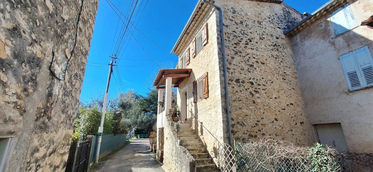 Maison à ROQUEFORT-LES-PINS