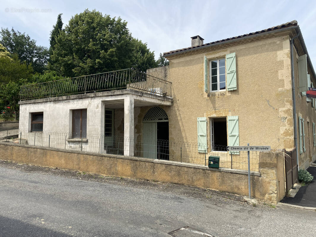 Maison à SEISSAN