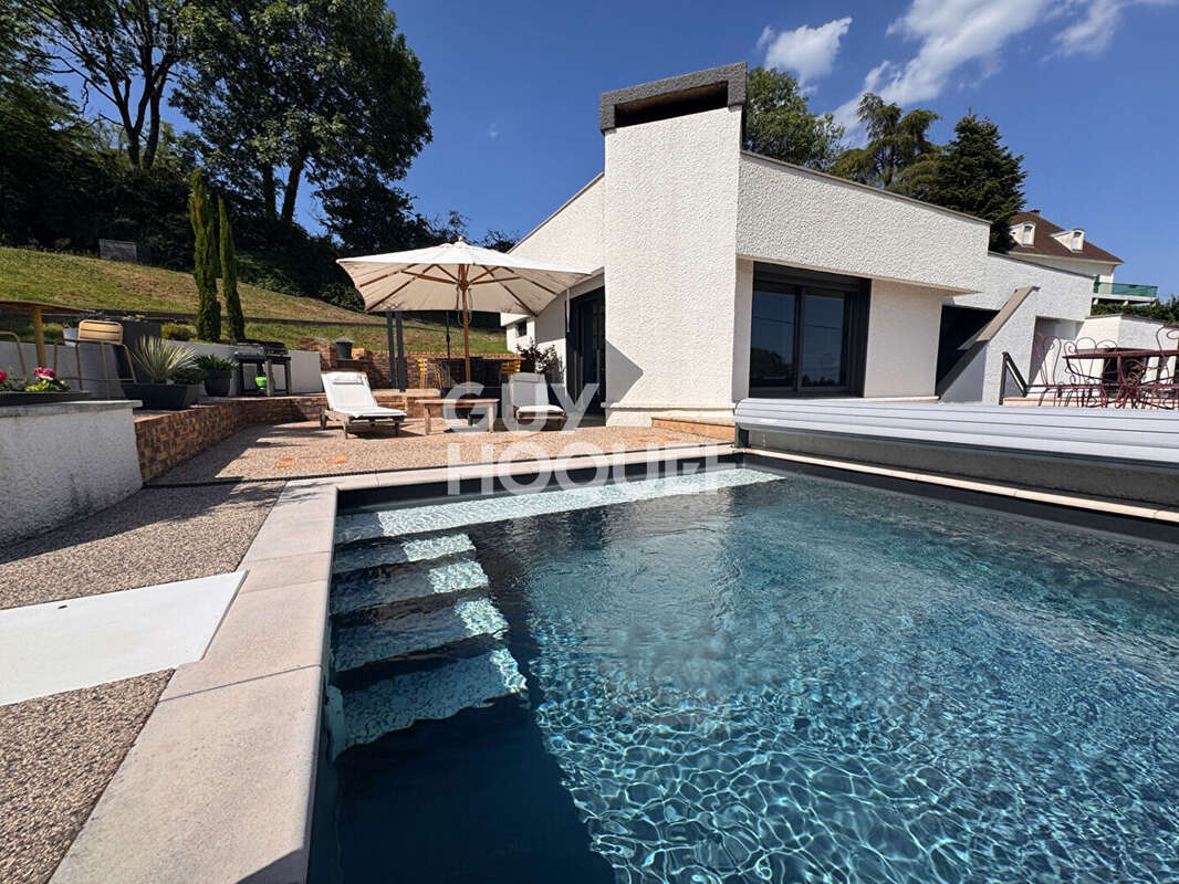 Maison à MONTCENIS