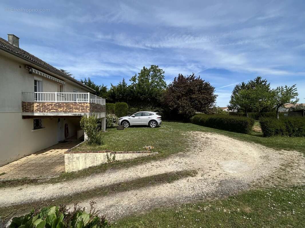 Maison à NEUVILLE-DE-POITOU