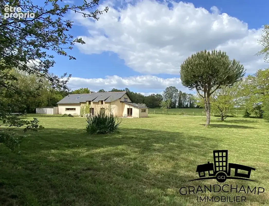 Longère en pierre - Calme et nature . 5 chambres sur un terrain de  3615 m² à Grandchamp-des-Fontaines - photo 12