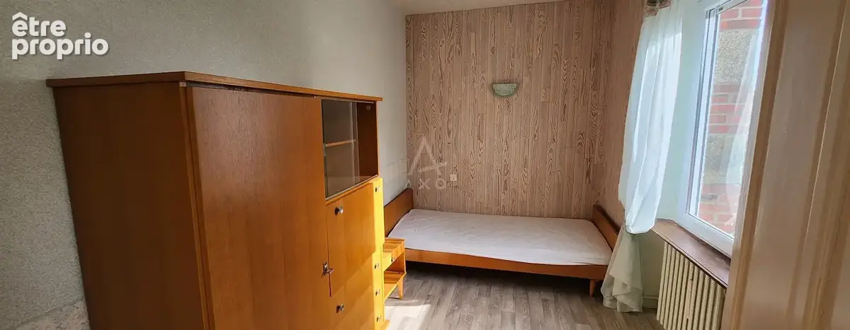 Maison de caractère en centre-bourg  95 m², trois chambres et terrain clos - photo 7