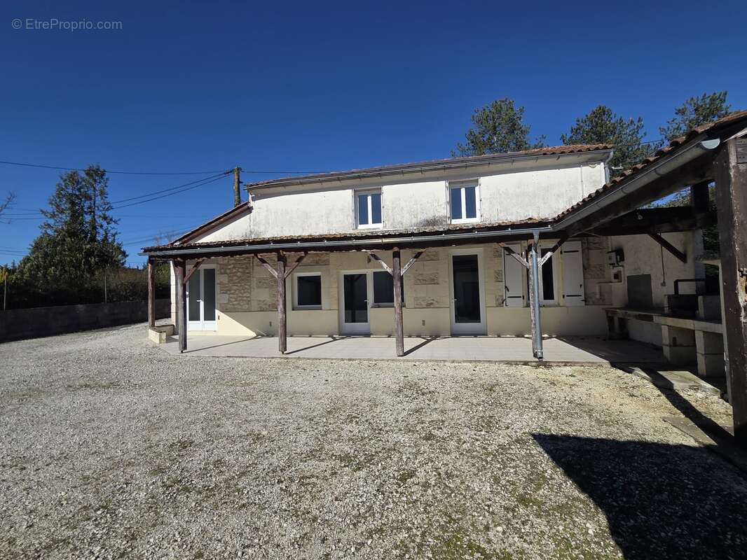 Appartement à CHATEAUNEUF-SUR-CHARENTE