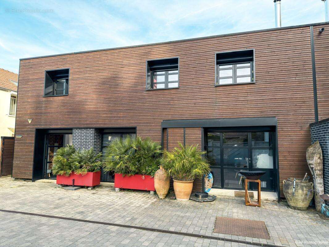 Loft d'exception de 126m2 - 3 Chambres - Charme industriel & volumes remarquables - photo 17