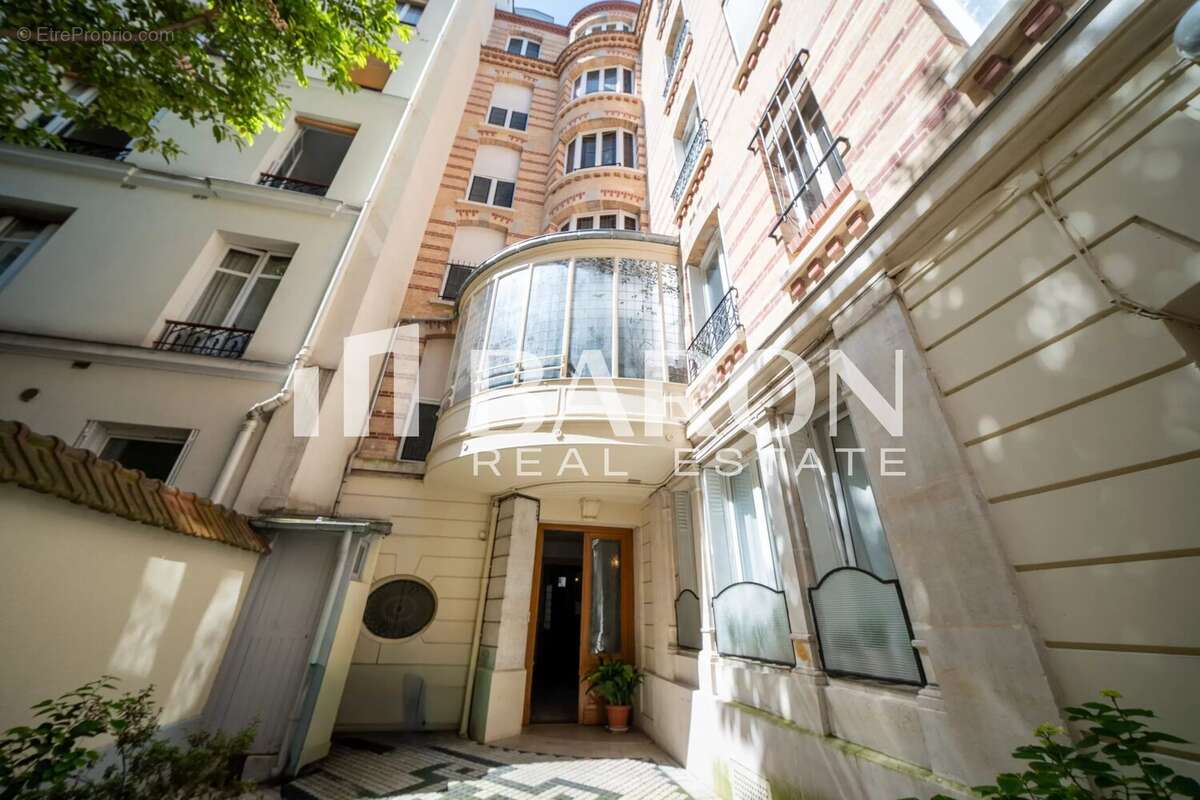 Appartement à PARIS-17E
