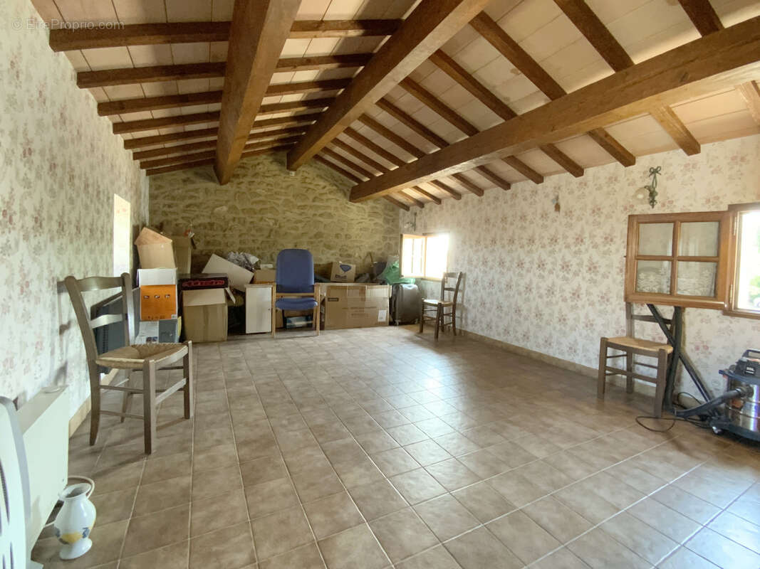 Maison en pierre à 4 km d' Uzès, jardin et grand garage. - photo 11