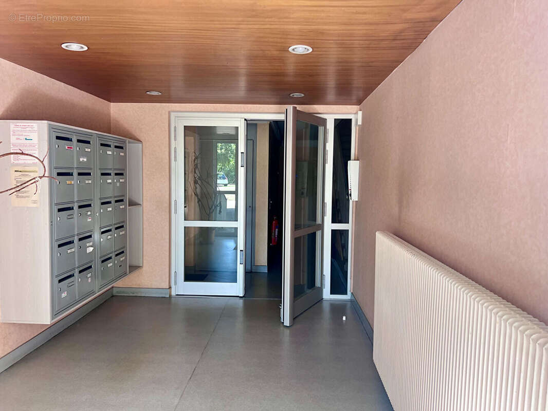 Appartement T2 avec parking et cave - photo 8
