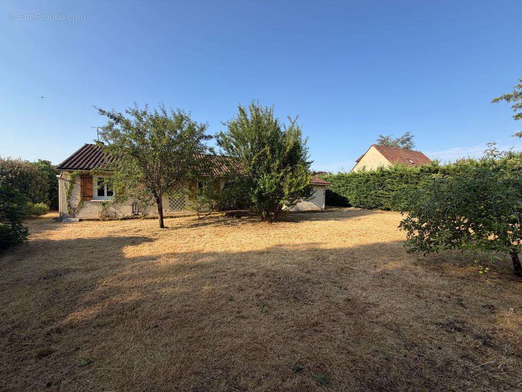 Maison de plain-pied à rénover avec jardin - Manzac-sur-Vern - photo 18