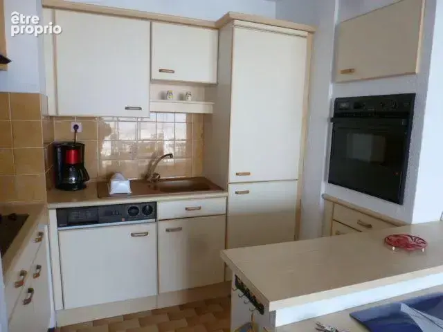 A vendre - gruissan - secteur calme - proche village et capitainerie - appartement 2 chambres  - vue port - photo 3