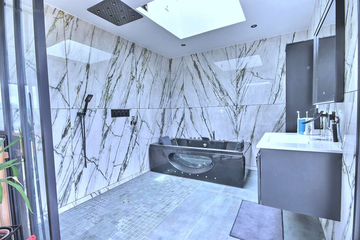 Maison à SERRES-CASTET