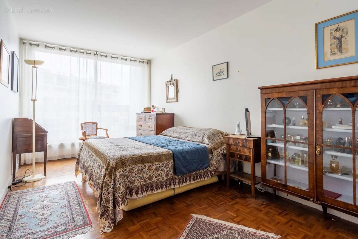 Appartement à PARIS-14E