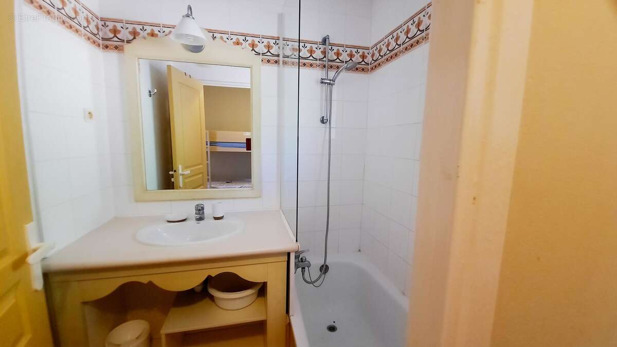 Appartement à ROQUEBRUNE-SUR-ARGENS