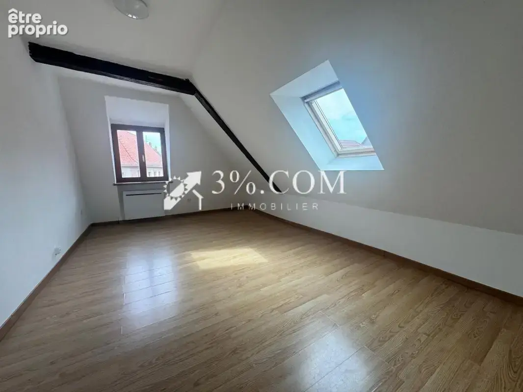 3%COM Appartement F5 en triplex avec cave - photo 4
