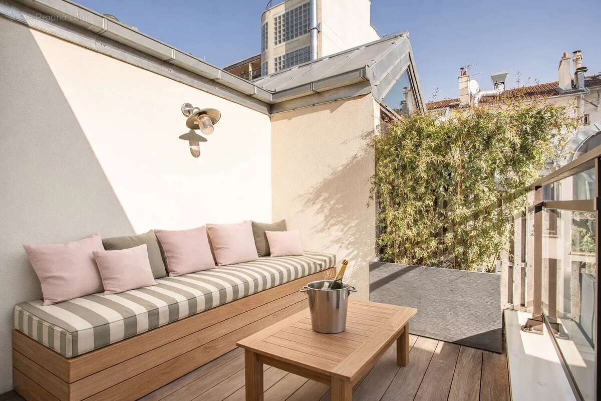 Appartement à NEUILLY-SUR-SEINE
