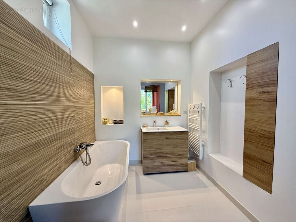 Maison à GUILHERAND-GRANGES