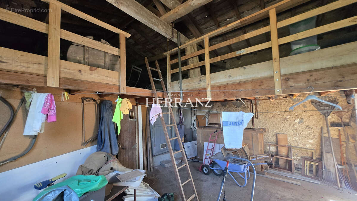 Maison en pierre - 139 m2 - Jardin et Garage - photo 14
