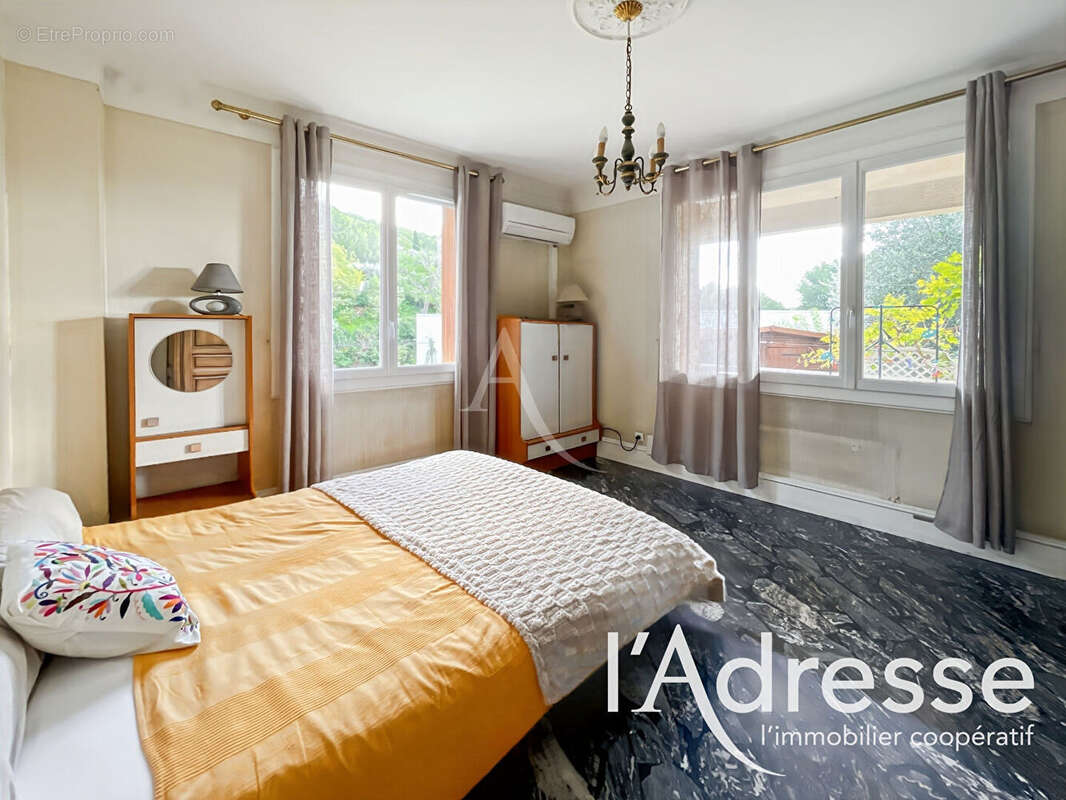 Appartement à CEYRESTE