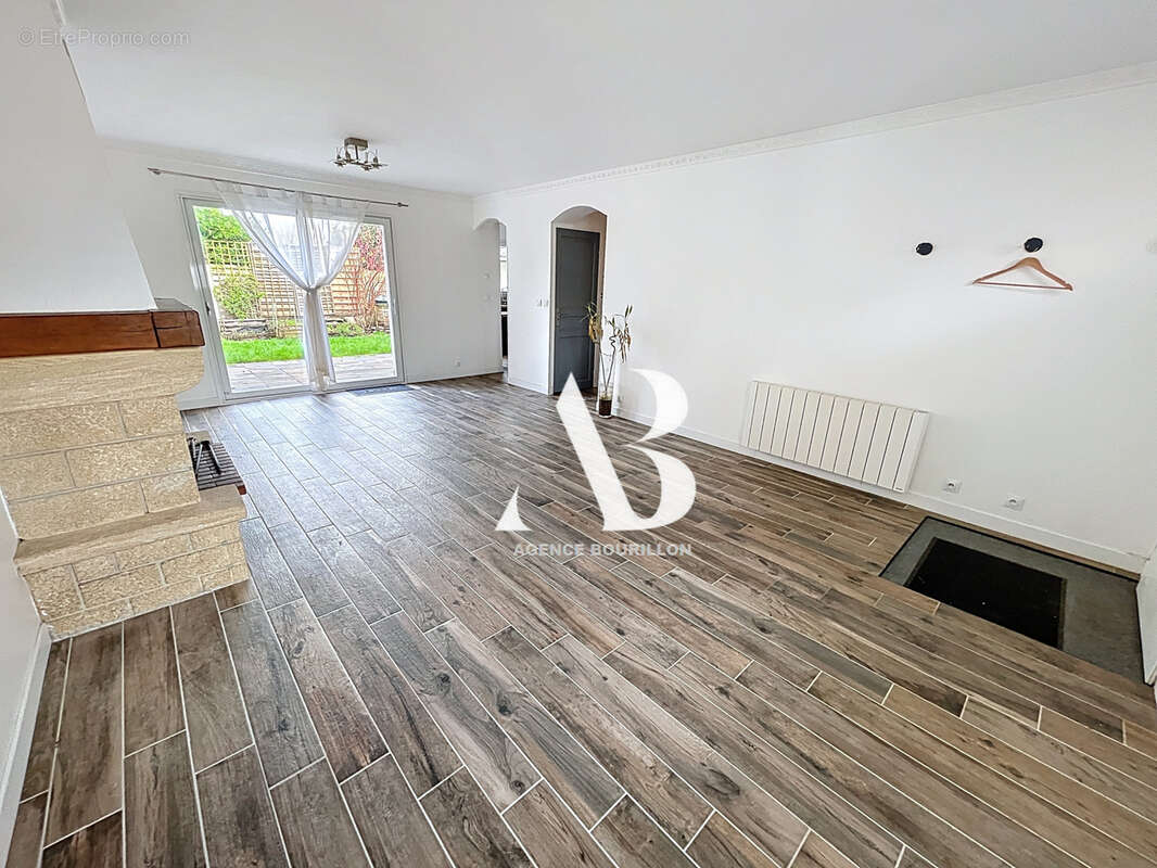 Maison à VERNEUIL-L'ETANG