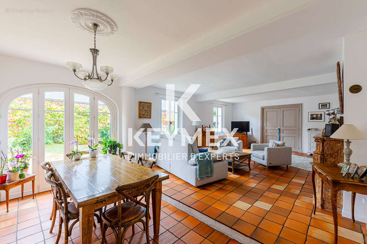 Maison à SAINTE-GENEVIEVE