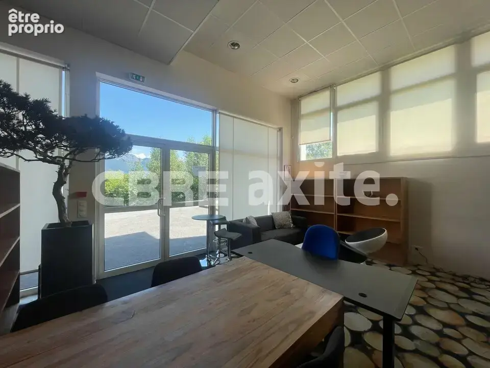 Photo Commerce à Cran-Gevrier au prix de 650 000€