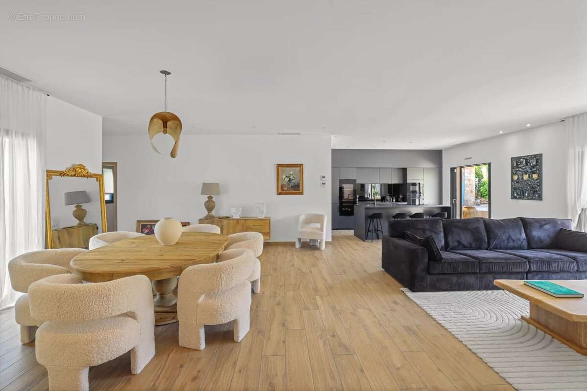 Maison 175 m² à Vallauris  - photo 8