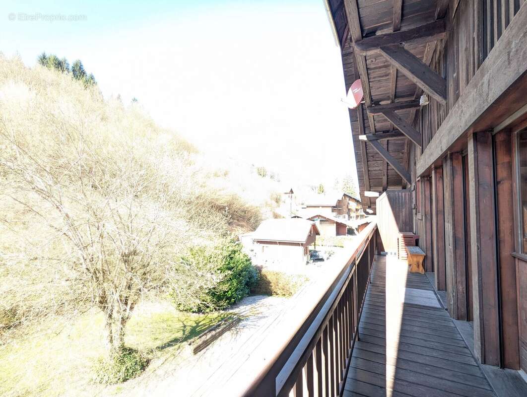 Appartement à MORILLON