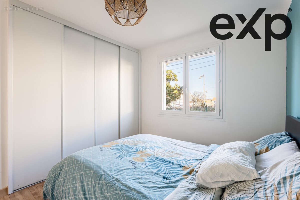 Chambre  - Appartement à CHATEAUNEUF-LES-MARTIGUES