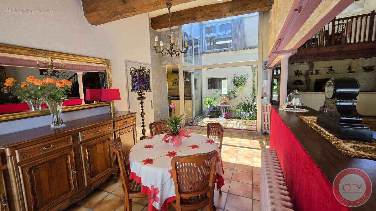 Maison 305 m² à Saint-Sulpice-De-Faleyrens  - photo 5