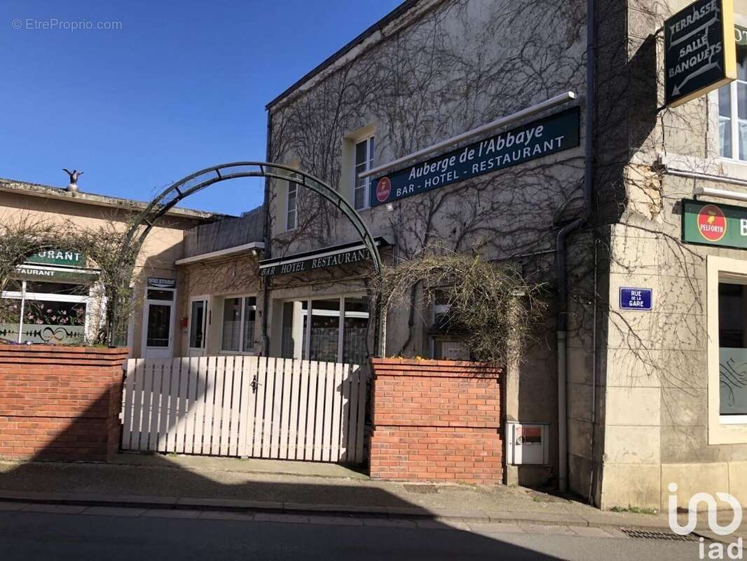 Photo 2 - Commerce à TUFFE