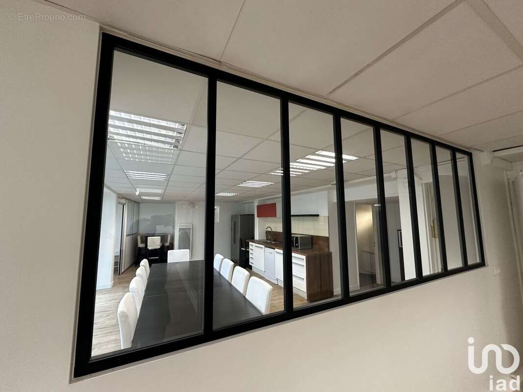 Photo 7 - Commerce à COURBEVOIE