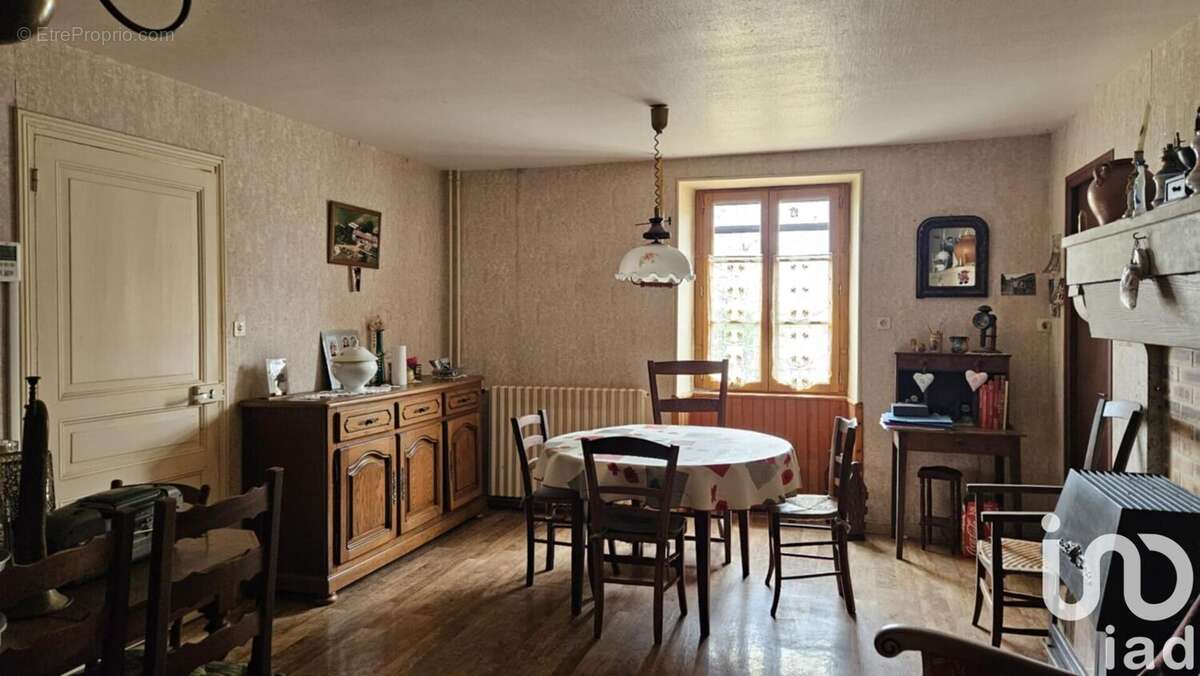 Photo 3 - Maison à LES ADJOTS