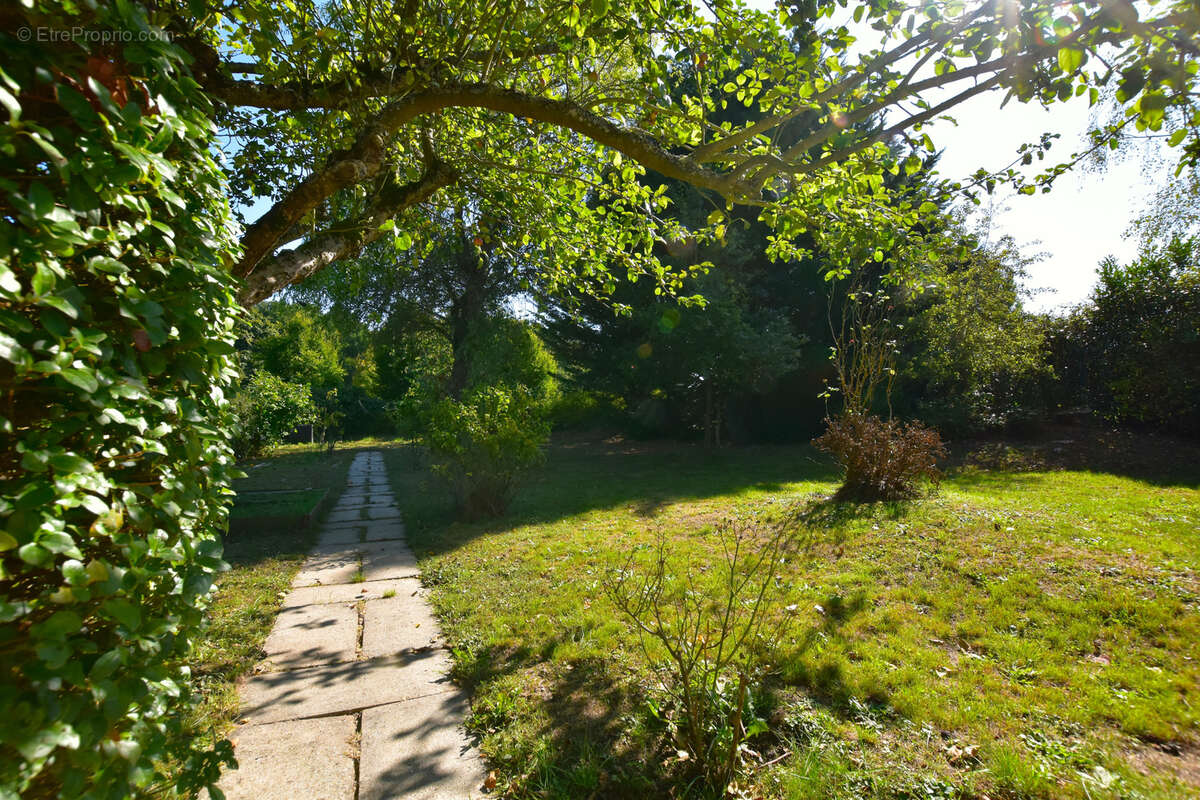 Maison à LES ESSARTS-LE-ROI