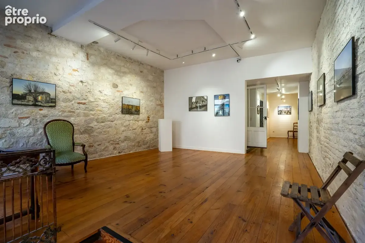 Maison en pierre de 158 m2 au coeur de Lauzerte , ancien commerce au rdc et appartement au 1er et 2ème étage - photo 2
