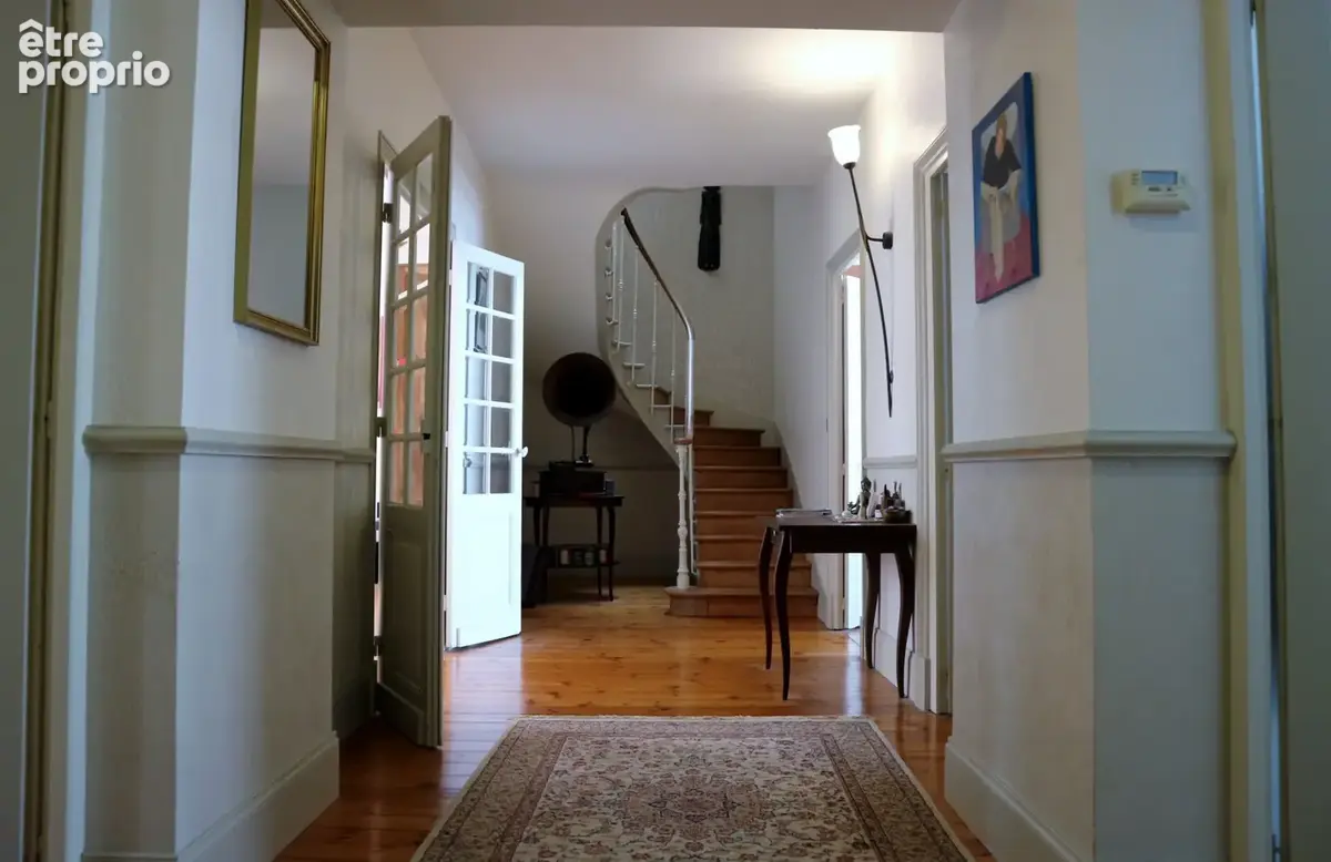 Saintes, centre historique, appartement 343 m2 - photo 2