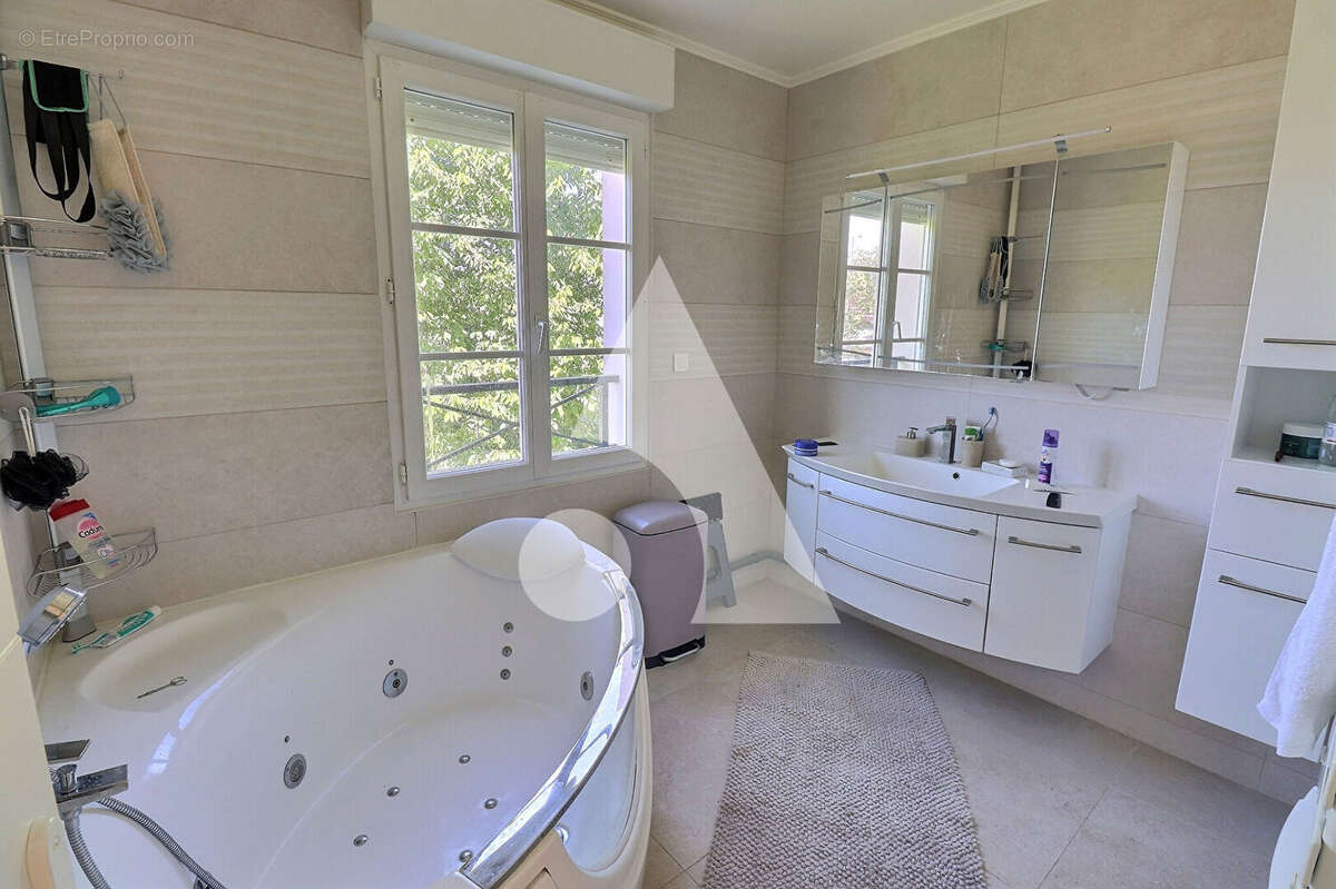 Maison à SAINT-OUEN-L&#039;AUMONE