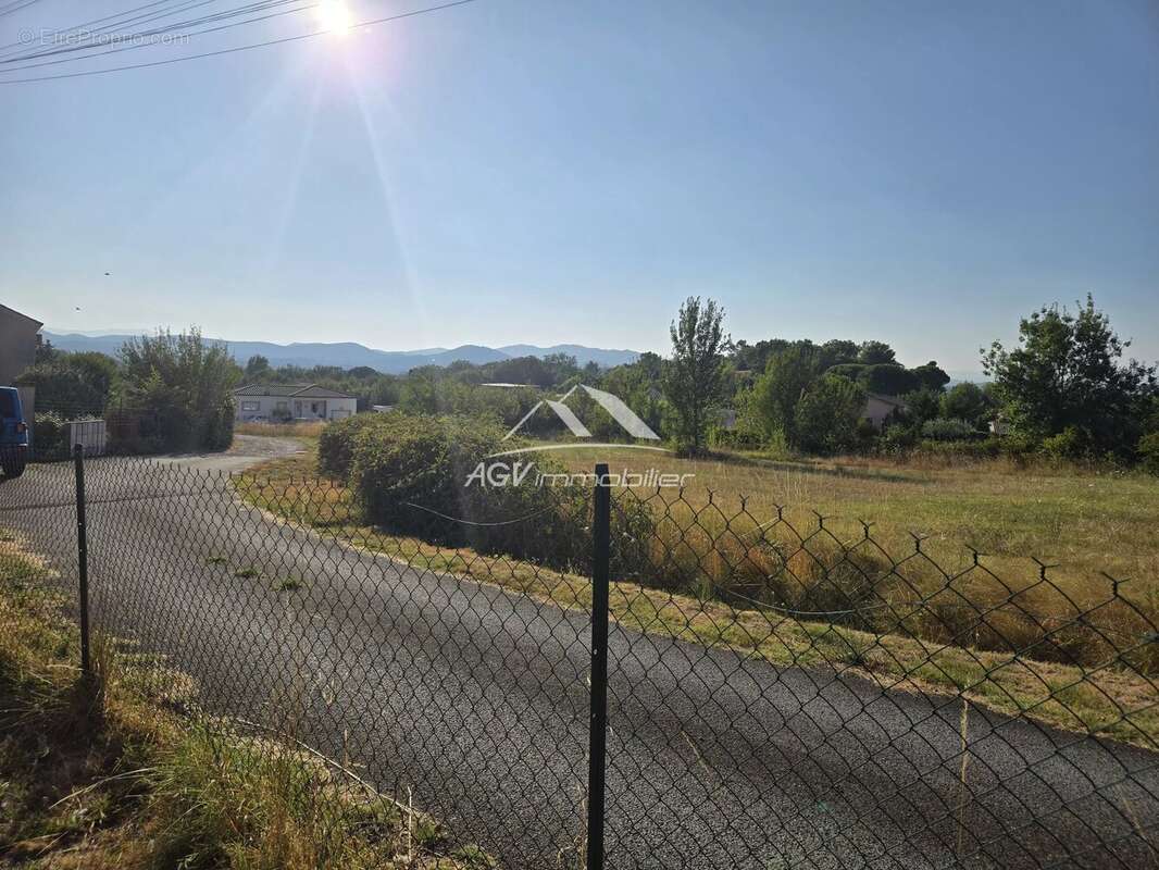 St Hilaire de Brethmas, terrain constructible de 1077m² - photo 3