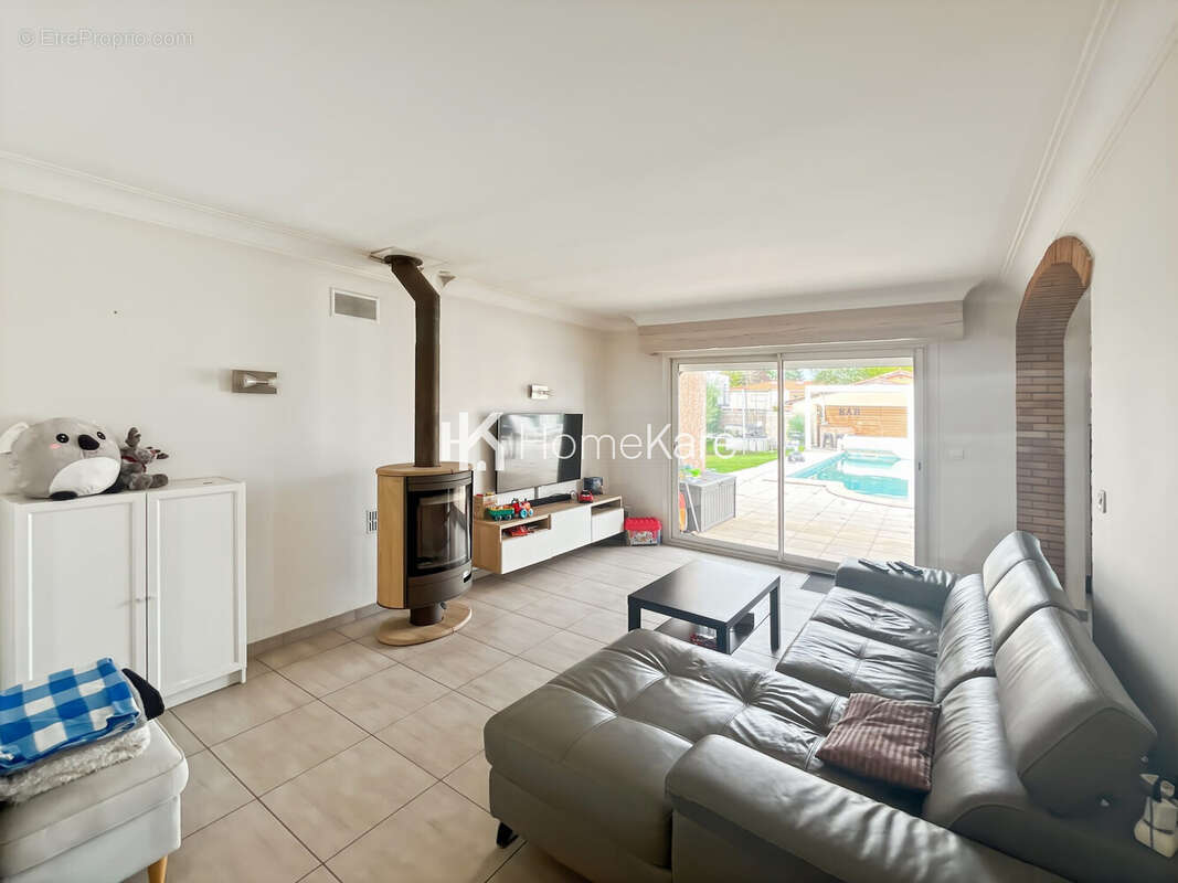 Maison 200 m² à Saint-Jory  - photo 2