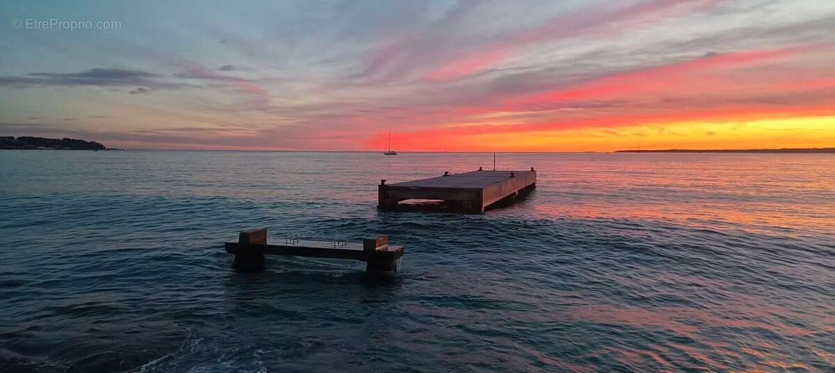  À VENDRE – Superbe 2 pièces traversant avec aperçu mer au cœur de Juan-les-Pins – Gare & plages à pied - photo 3