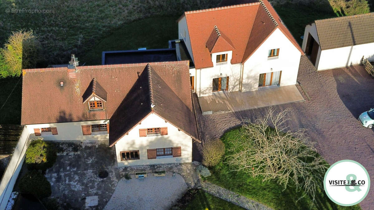 Maison à BREVILLE-LES-MONTS