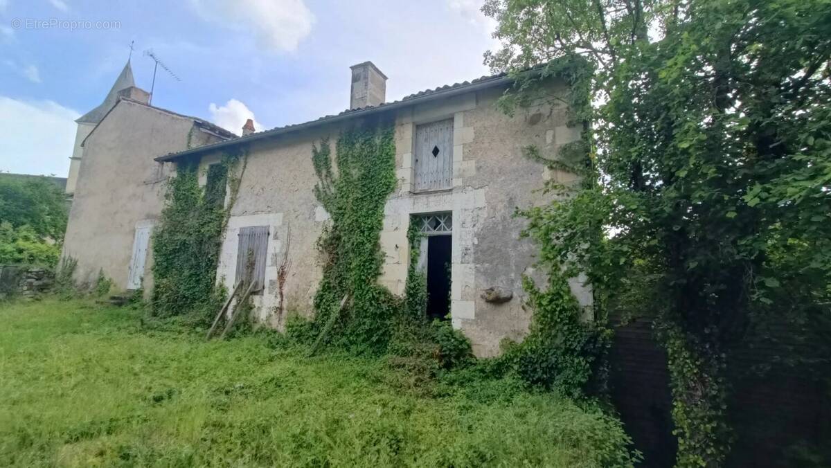 Maison à LATILLE