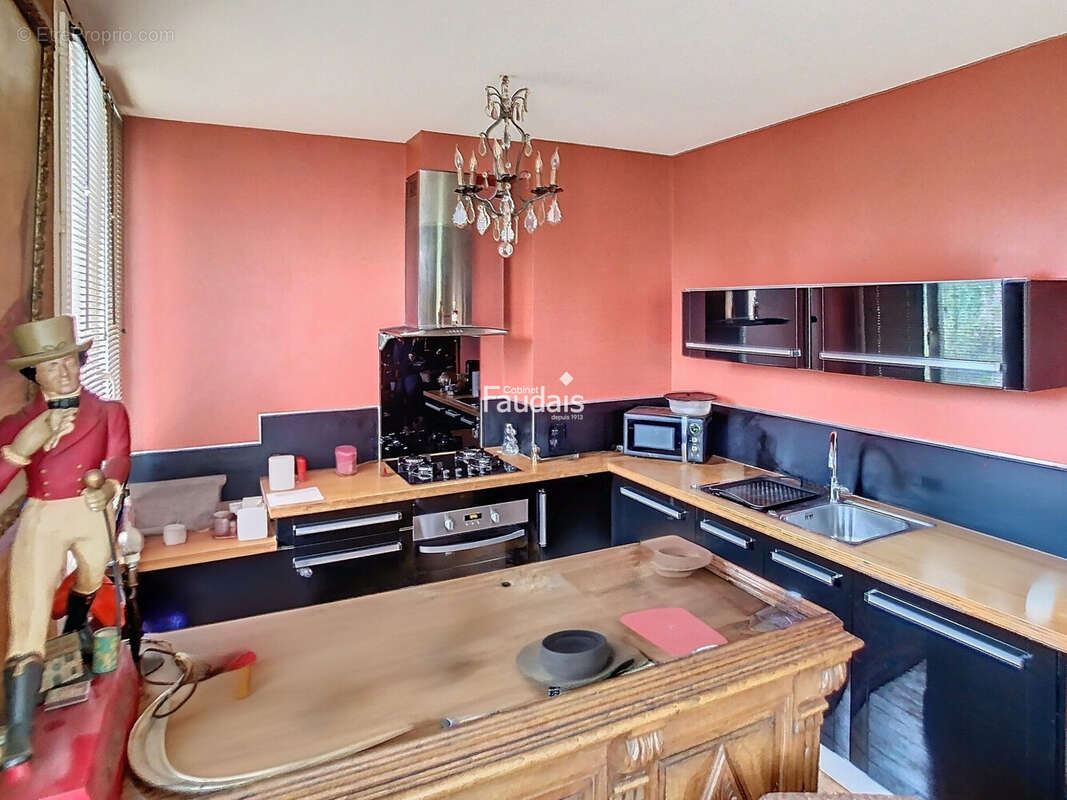 Maison 250 m² à Saint-Sauveur-Le-Vicomte  - photo 4