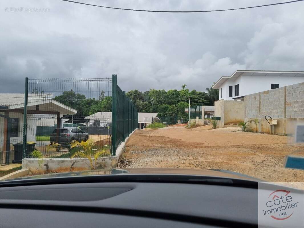 Terrain à REMIRE-MONTJOLY