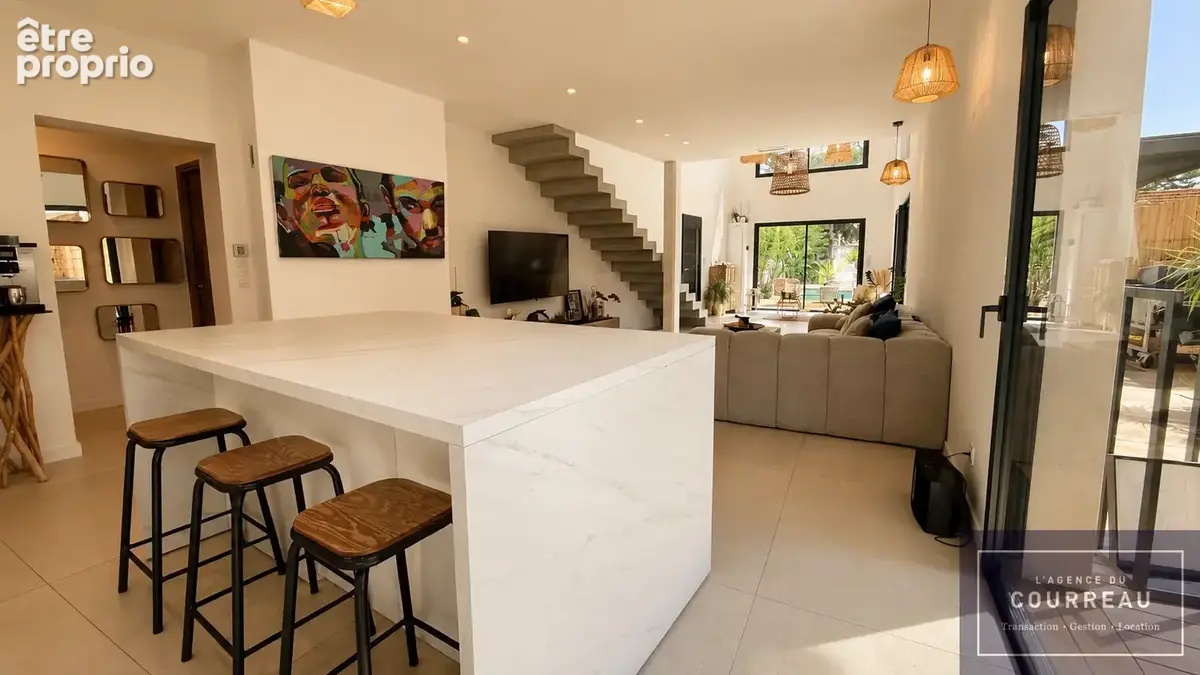 Maison contemporaine 120 m2 avec piscine et séjour cathédrale - photo 7